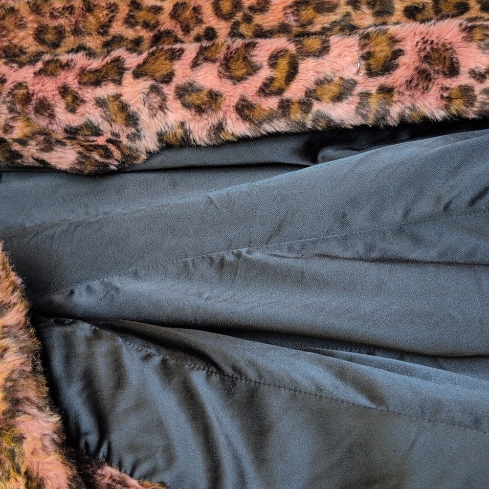 Pink Leopard Unreal Fur - Picture 2 of 4